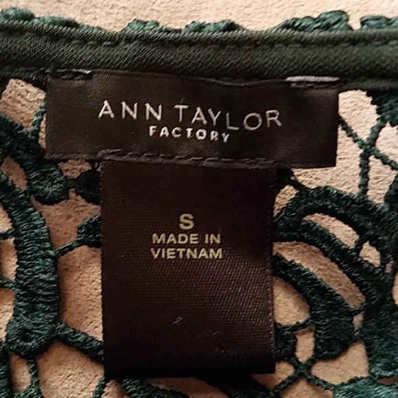 Ann Taylor Factory Hunter Green Crocheted Top - Picture 5 of 6